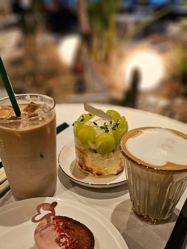 여기가 카페라고? 휴양지 감성🏝강남역 베이커리 카페🥖