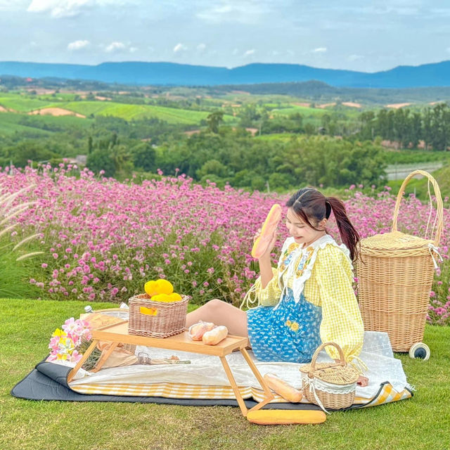 คาเฟ่ลับเขาใหญ่ ตั้งอยู่บนเนินเขา บรรยากาศดี