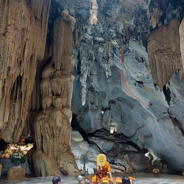 ชมหินงอกหินย้อย วัดถ้ำพุหว้า กาญจนบุรี