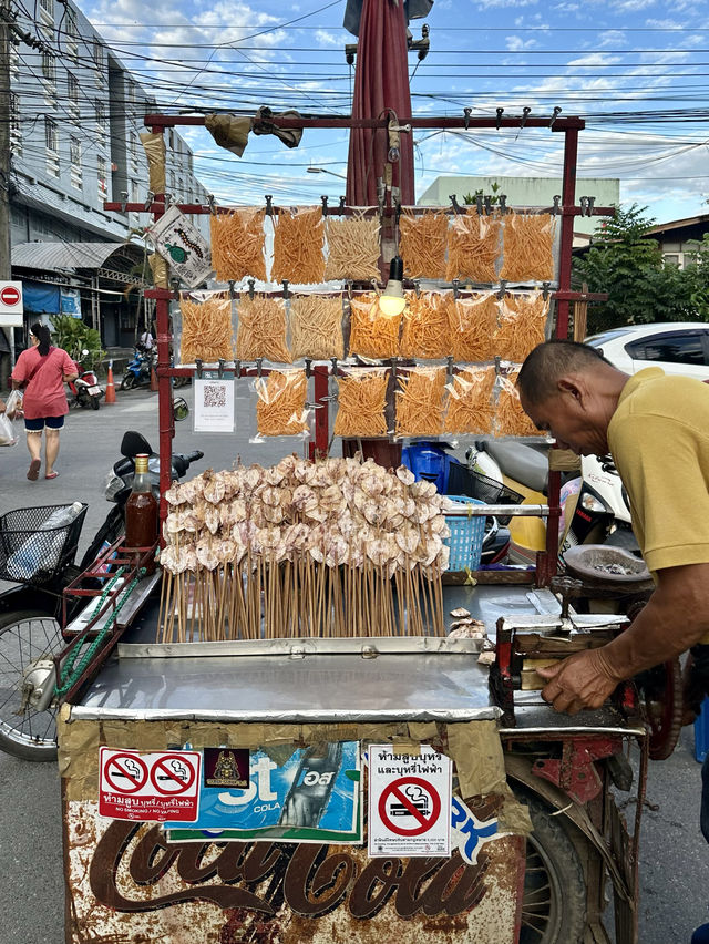 ทุกวันเสาร์เรามีนัด🚶‍♂️ถนนคนเดิน@กาดเจียงฮายรำลึก