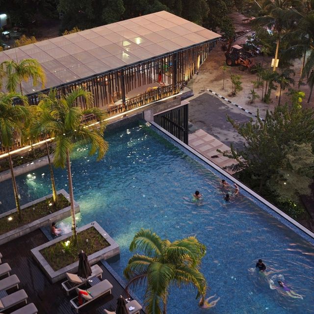 Dual Pool Experiences at Angsana Teluk Bahang: Infinity Elegance vs. Family Fun