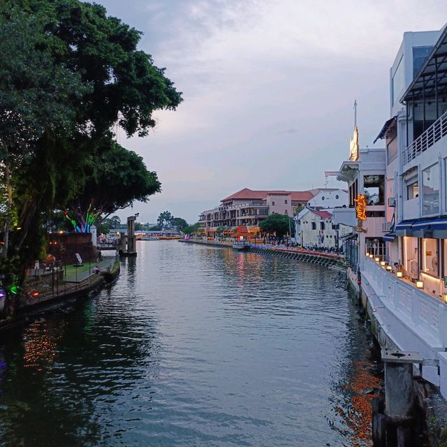 Jonker Street, a good place for shopping and local food experience