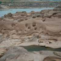 สามพันโบก