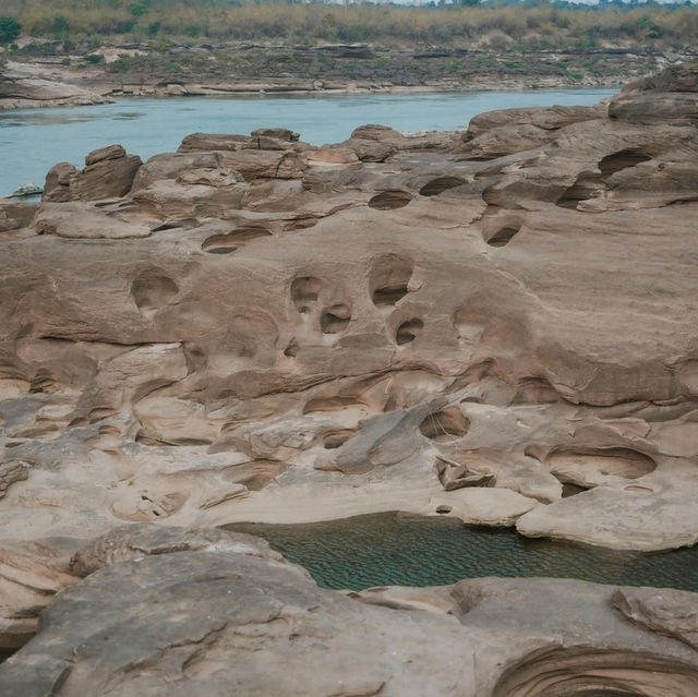 สามพันโบก