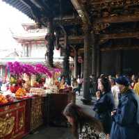 วัดหลงซาน ไทเปต้องห้ามพลาด
