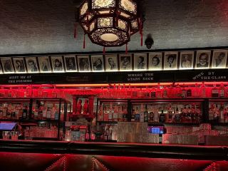 웨스트 할리우드의 클래식 레스토랑인 Formosa에 체크인하세요 🍽️