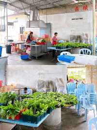 Enjoying Local Thick Black Noodles at Atap-OD Yong Peng