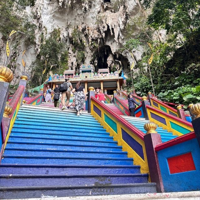🤩 บันไดหลากสีที่ Batu Caves