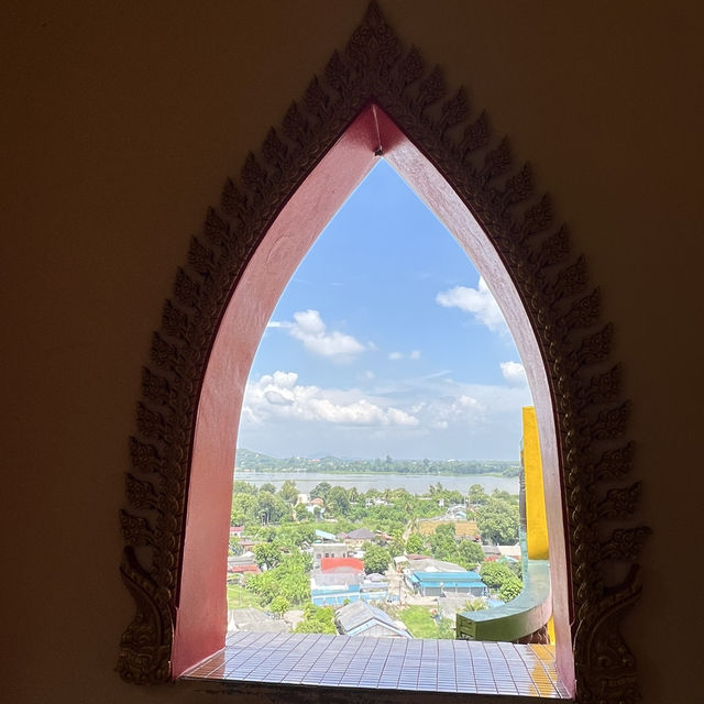 ชมความอลังการพระพุทธรูปองค์ใหญ่ ที่วัดถ้ำเสือ