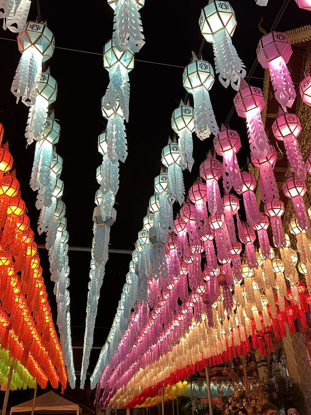 📍สีสรรของเทศกาลโคมแสนดวง ลำพูน
