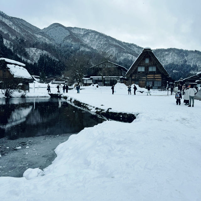 Dreamy snow village in Japan - Shirakawago 