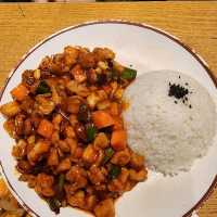 【新村グルメ】台湾式中華料理！牛肉刀削麺정회원