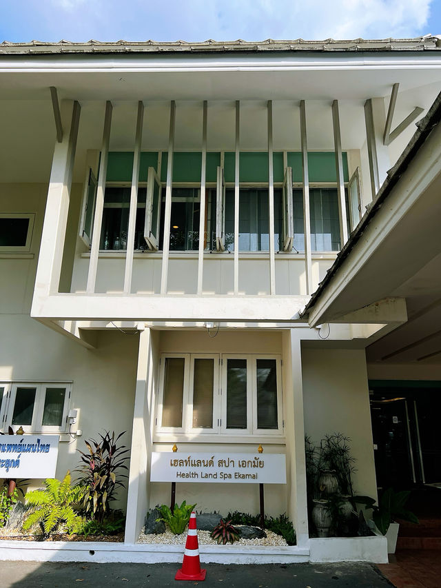 Health Land Ekkamai