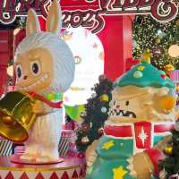 “ต้นคริสต์มาส Art Toys” 🎄  ที่สูงที่สุดในเอเชียตะ