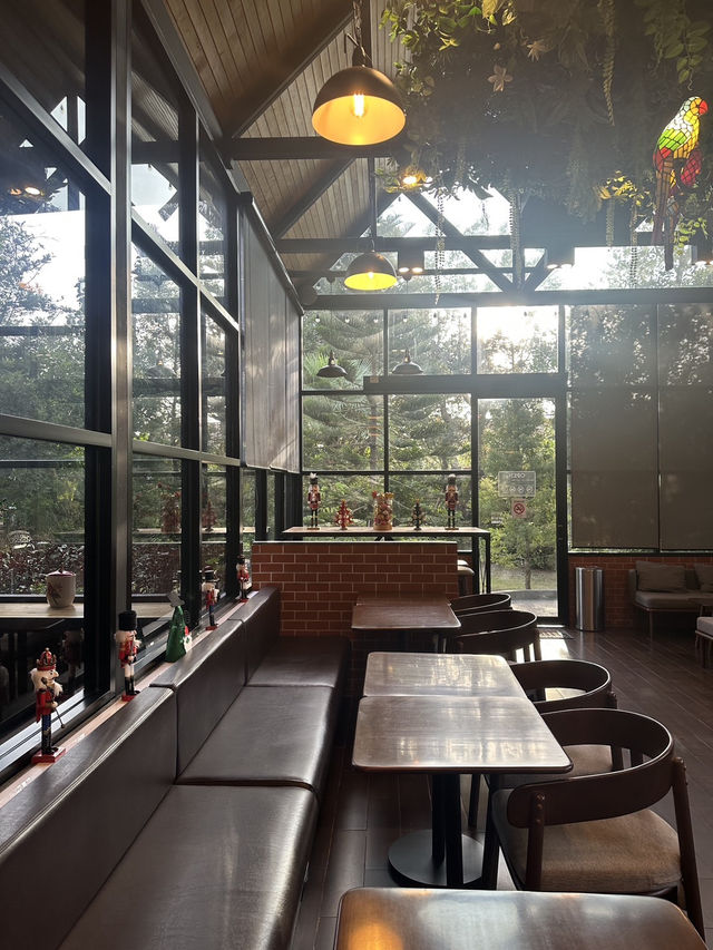 พาเที่ยวคริสมาสทที่ CAFE AMAZON 🎄