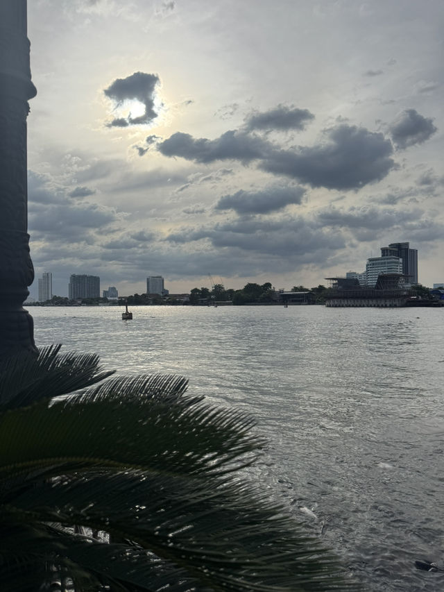 ทำบุญไหว้พระที่วัดแก้วฟ้าจุฬามณี