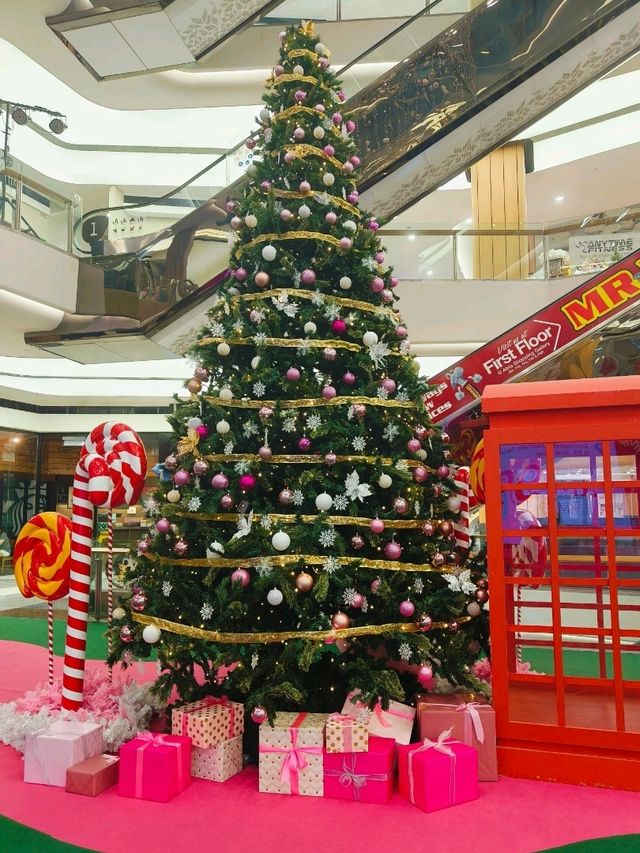 Holiday Vibes and Festive Cheer at Atria Shopping Mall