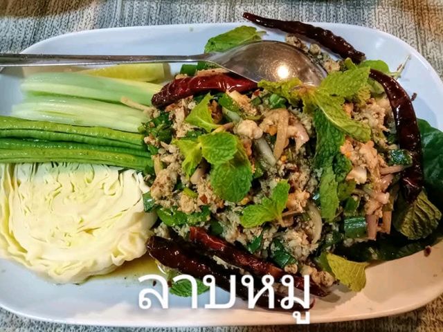 พามาทานปลาช่อนเผาใบยออร่อยมาก คือดีมาก