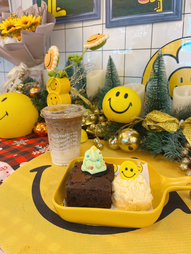 คาเฟ่ธีมคริสต์มาสสุดคิ้วท์ที่บางใหญ่ นนทบุรี 🙂💛