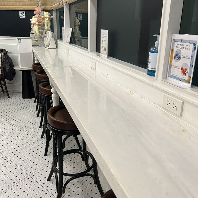 The Coral Lounge • สนามบินเชียงใหม่