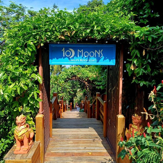 泰國麗貝島特色度假村以及專屬沙灘:麗貝十月度假村Ten Moons Lipe Resort，在trip.com上預定能享受優惠價格