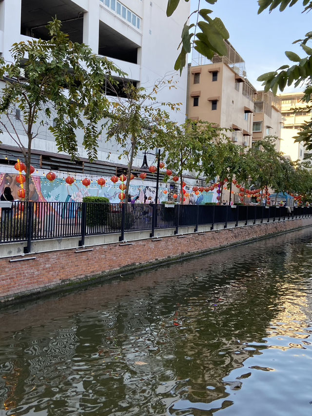 Ong Ang Walking Street: The Heartbeat of Bangkok
