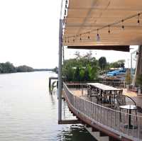 The Dishes Riverside พระสมุทรเจดีย์