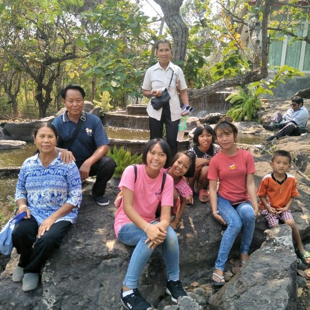 เที่ยววัดภูมโนรมย์กับครอบครัวกัน