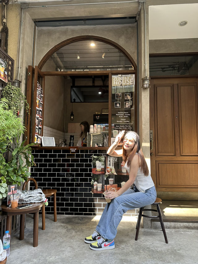 ☕️ ร้านกาแฟสุดชิคย่านท่าเตียน Zunely's House