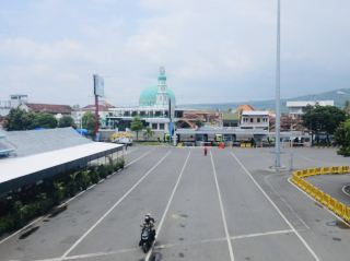 Take a ferry from Ketapang Ferry Port and start your Bali adventure! ⛴️🌴