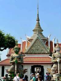 ✨ Wat Arun: The Temple of Dawn’s Majestic Beauty! 🌅🏯
