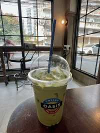 Oasis Coffee คาเฟ่ 24 ชั่วโมง ใกล้รถไฟฟ้า