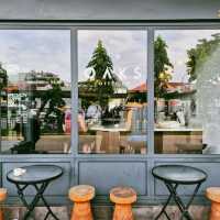 Visit This Packed Cafe at Thomson