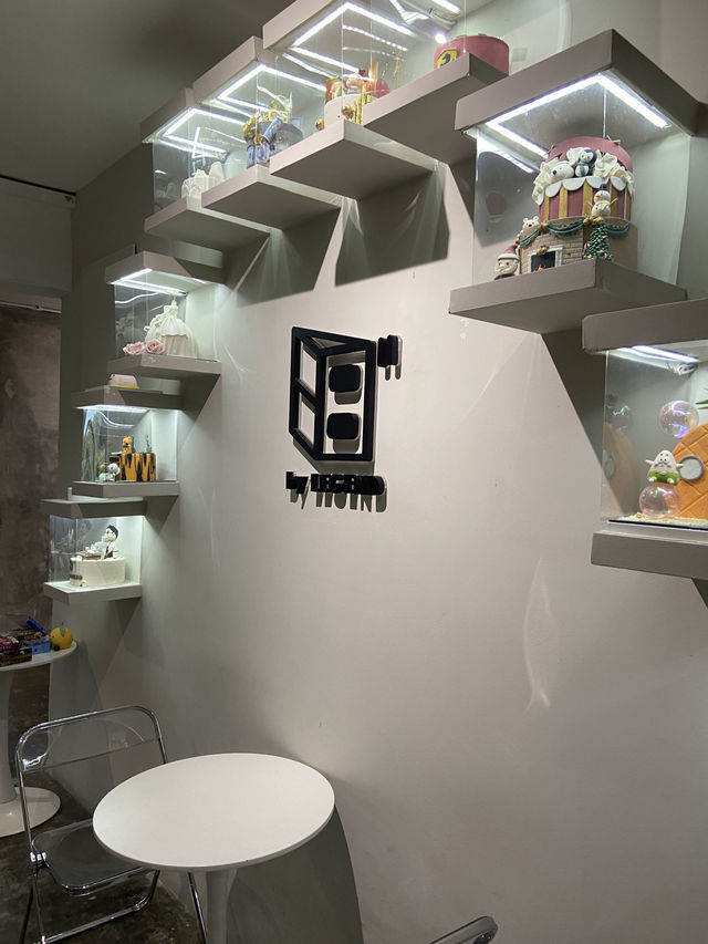 8 Inch by Legend: A Must-Try Bakery for Cake Lovers