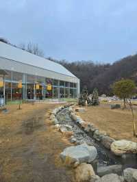 야외정원과 넓은 공간이 인상적인 함안카페💚