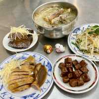 高雄金城鴨肉麵專賣店.在大立百貨公司正對面.美食小吃值得推薦大家
