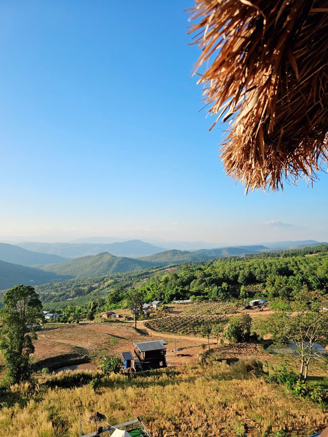 เสวนาริมเขา ไฮตาก นั่งจิบกาแฟ ชมพระอาทิตย์ตก