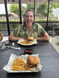The Best Burger in Waingapu? Soemba Cafe & Resto Has My Vote! 🍔🔥