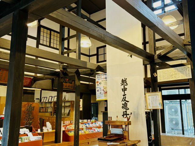 富山の歴史ある薬屋さん【日本】