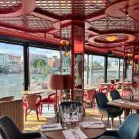 A memorable restaurant with a river view