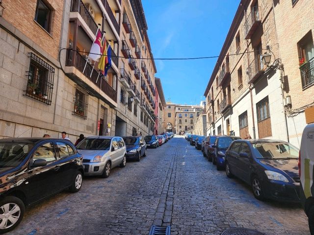 [🇪🇸トレド] 中世の風景と歴史が息づく街並み、名産コルクとともに