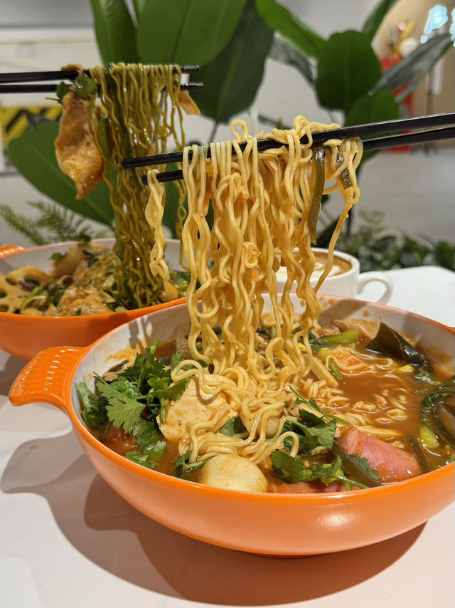 Chengdu Spicy Mala and Fresh Latte Art? This Café Brings Heat and Harmony