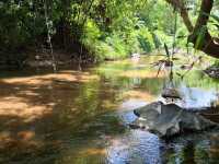 บ้านเขากอด ร้านอาหารริมลำธาร ในคีรีวง