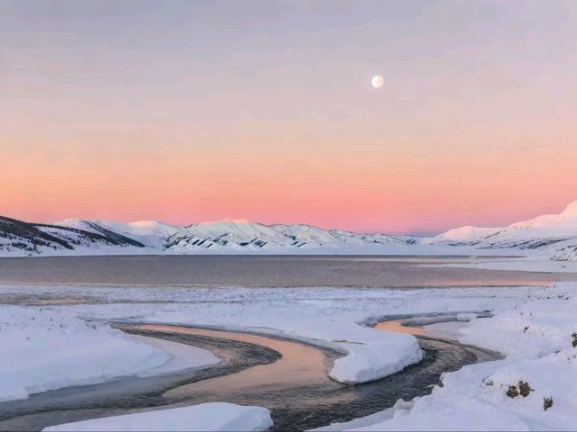 Sayram Lake: A Tranquil Gem Beneath the Tianshan Mountains