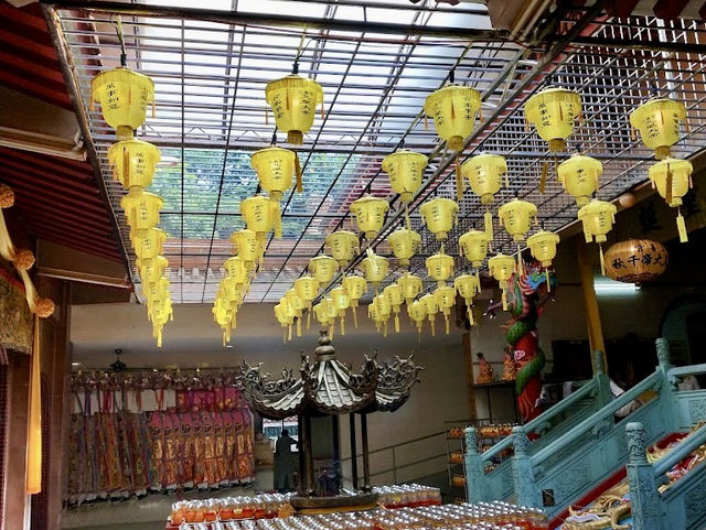 Sam Siang Keng: Where Gods, Ghosts & the Best Kaya Buns Collide 🏮👻