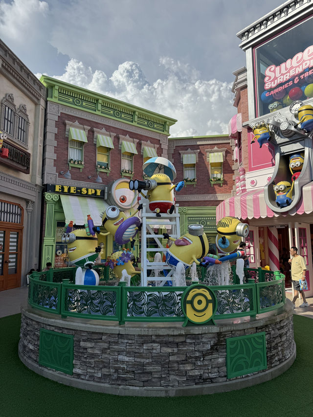 Stay in Sentosa, be the first to get to Universal Studios!