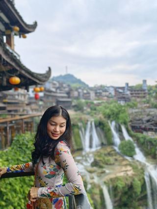 芙蓉鎮：瀑布上的千年古鎮
