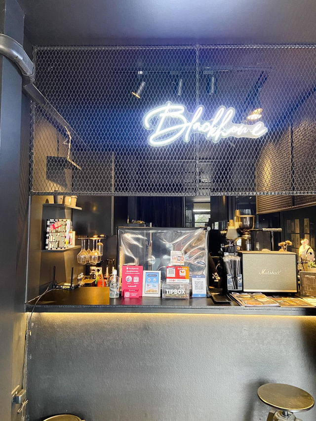 BLACK HOME Cafe (Kaeng Khoi)