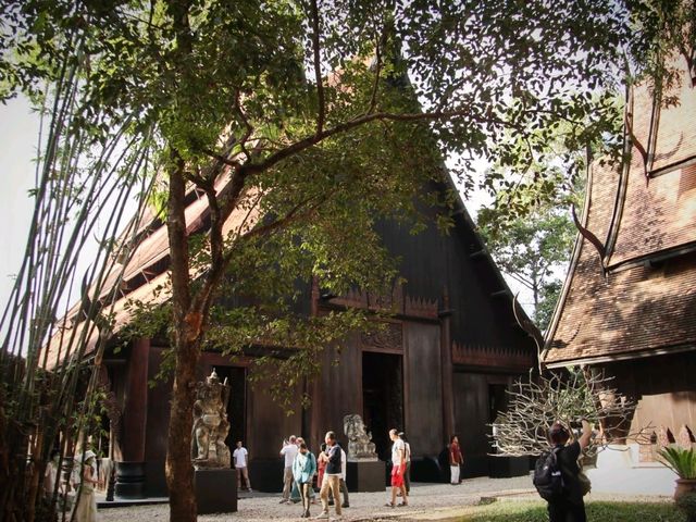 🌟 清萊奇幻文化探索：白廟、藍廟、黑廟與長頸族村全攻略