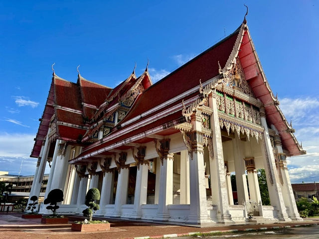 🕌 Wat Hat Yai Nai: A Backpacker’s Guide to Thailand’s MASSIVE Reclining Buddha!  